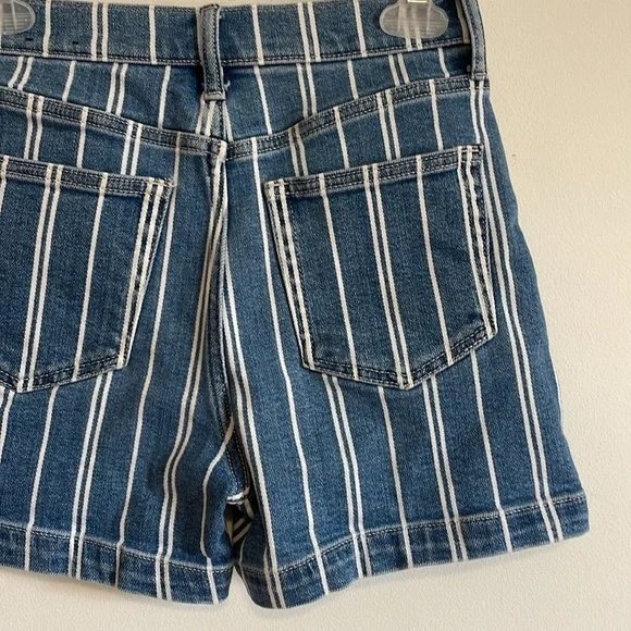 GAP Mom Jean Shorts 00 24 Blue White Striped Denim Pockets Cotton Mid 4” Inseam - Picture 8 of 14